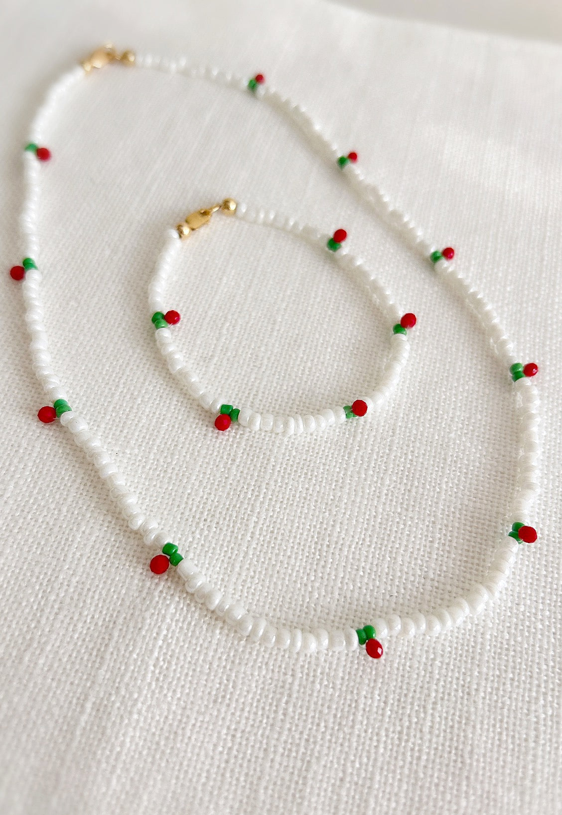 Cherries seed bead bracelet