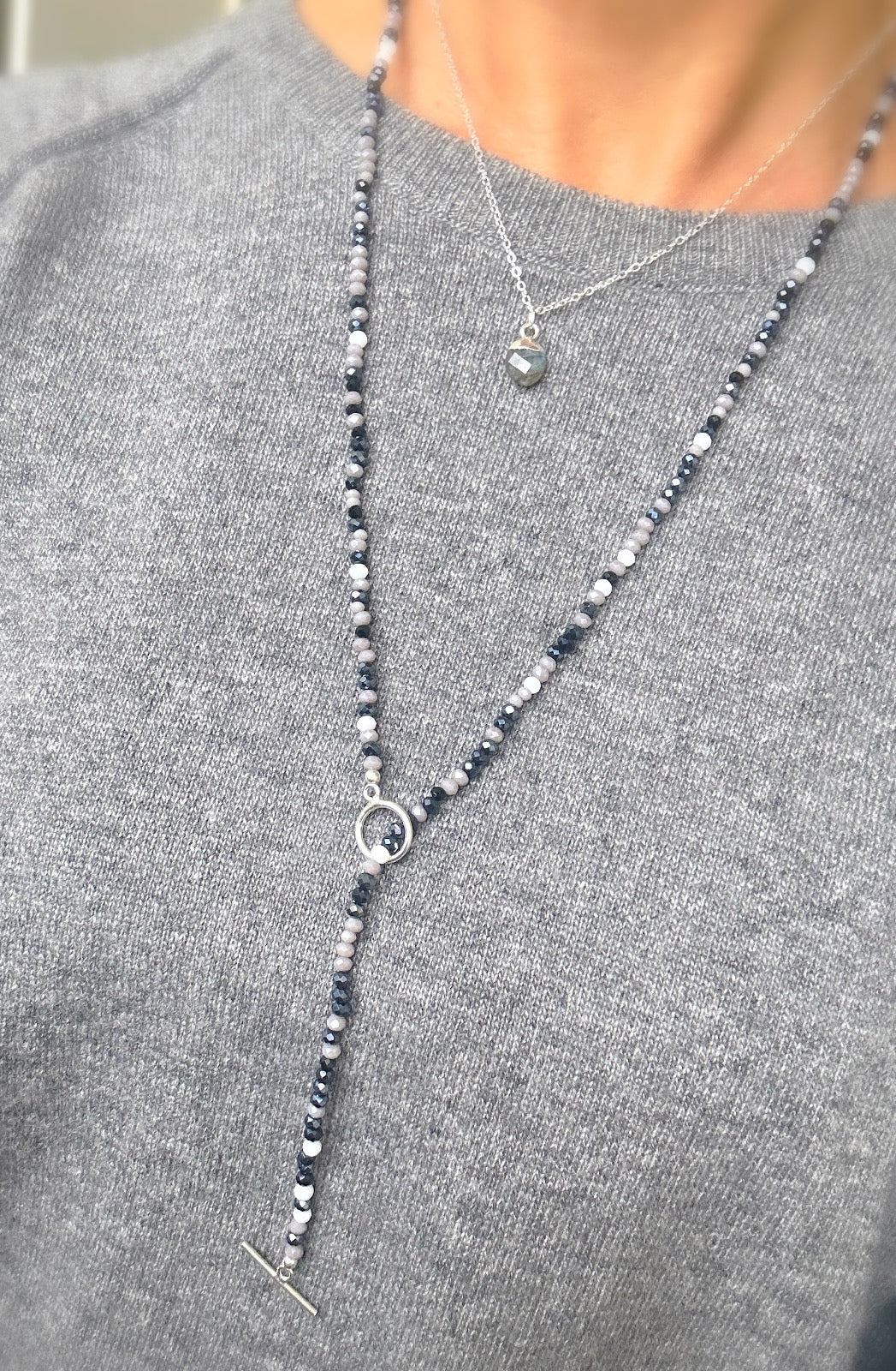 Glass bead lariat necklace