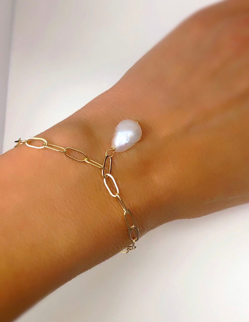 Cable chain pearl bracelet