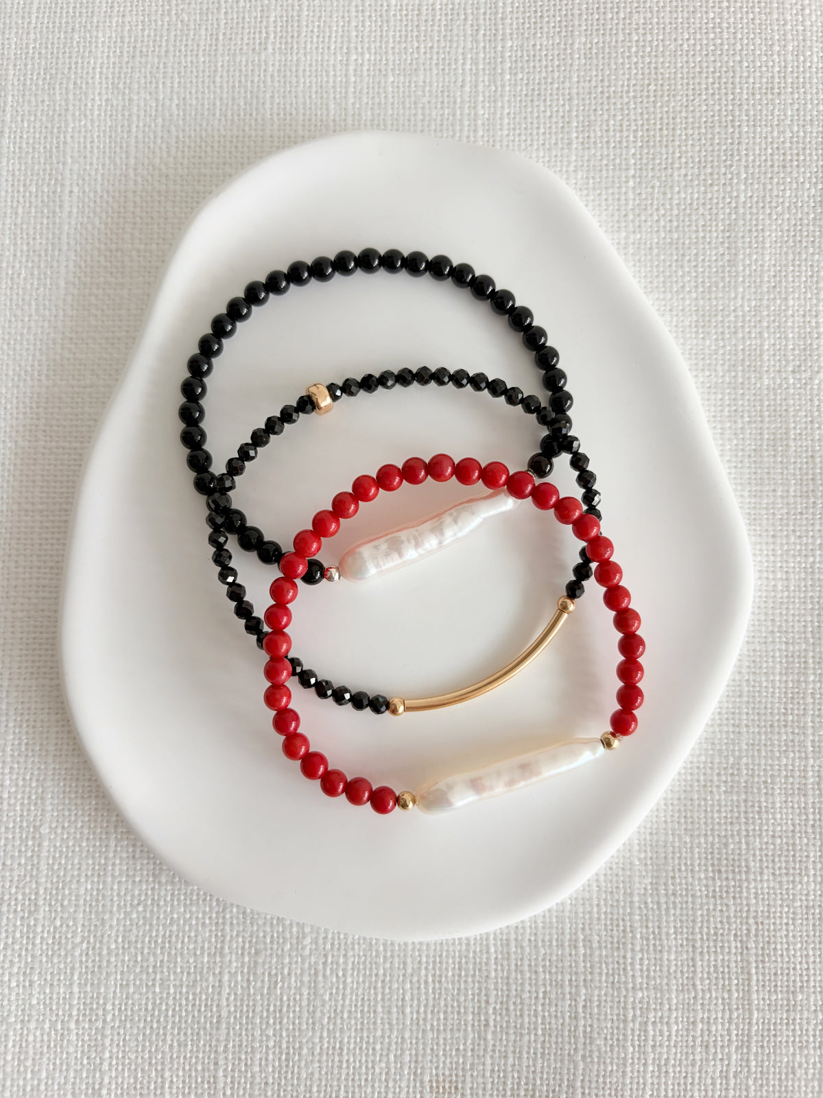 Black onyx & Biwa pearl bracelet