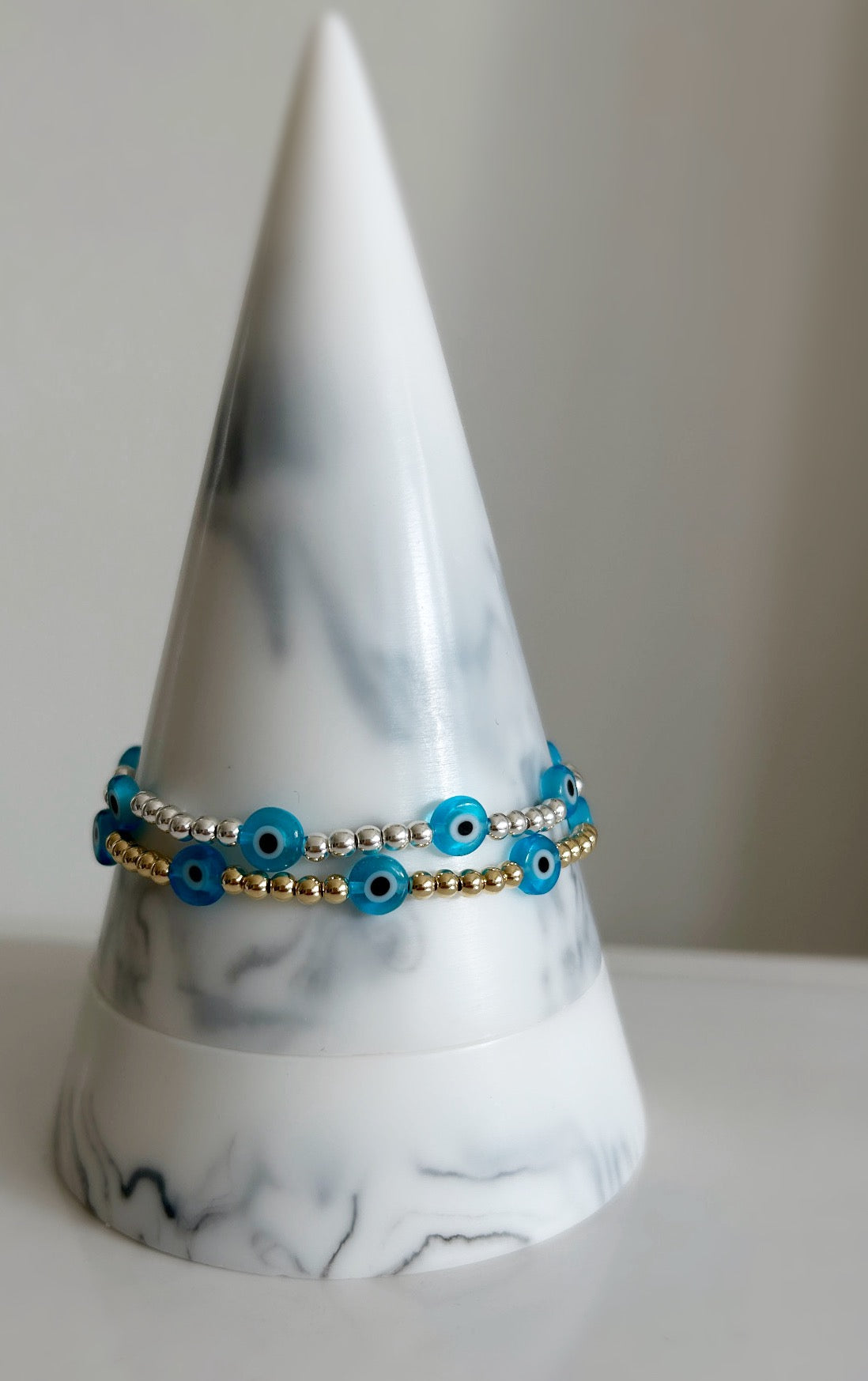 Pretty handmade Murano glass lucky ‘evil’ eye charm bracelet in a Sterling Silver or Gold Filled finish. Choose from either blue or turquoise glass ‘eye’ beads. 