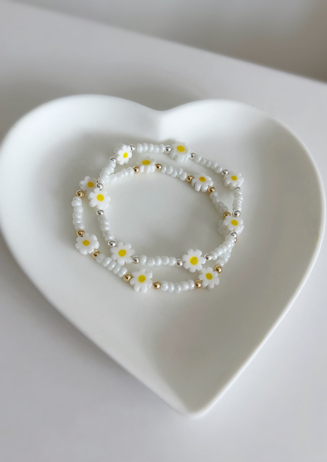 Daisy glass bead bracelet