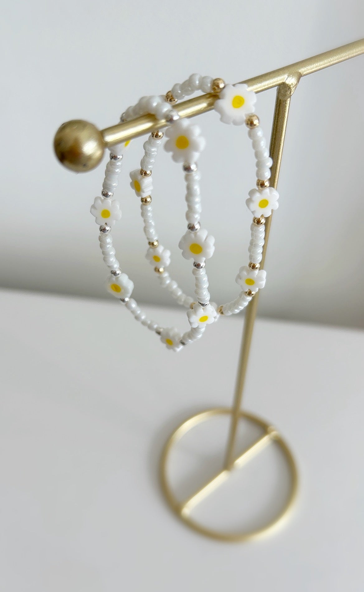 Pretty handmade Murano glass daisy bracelet with glass and Sterling Silver spacer beads. The bracelet is hand threaded on a strong stretch cord