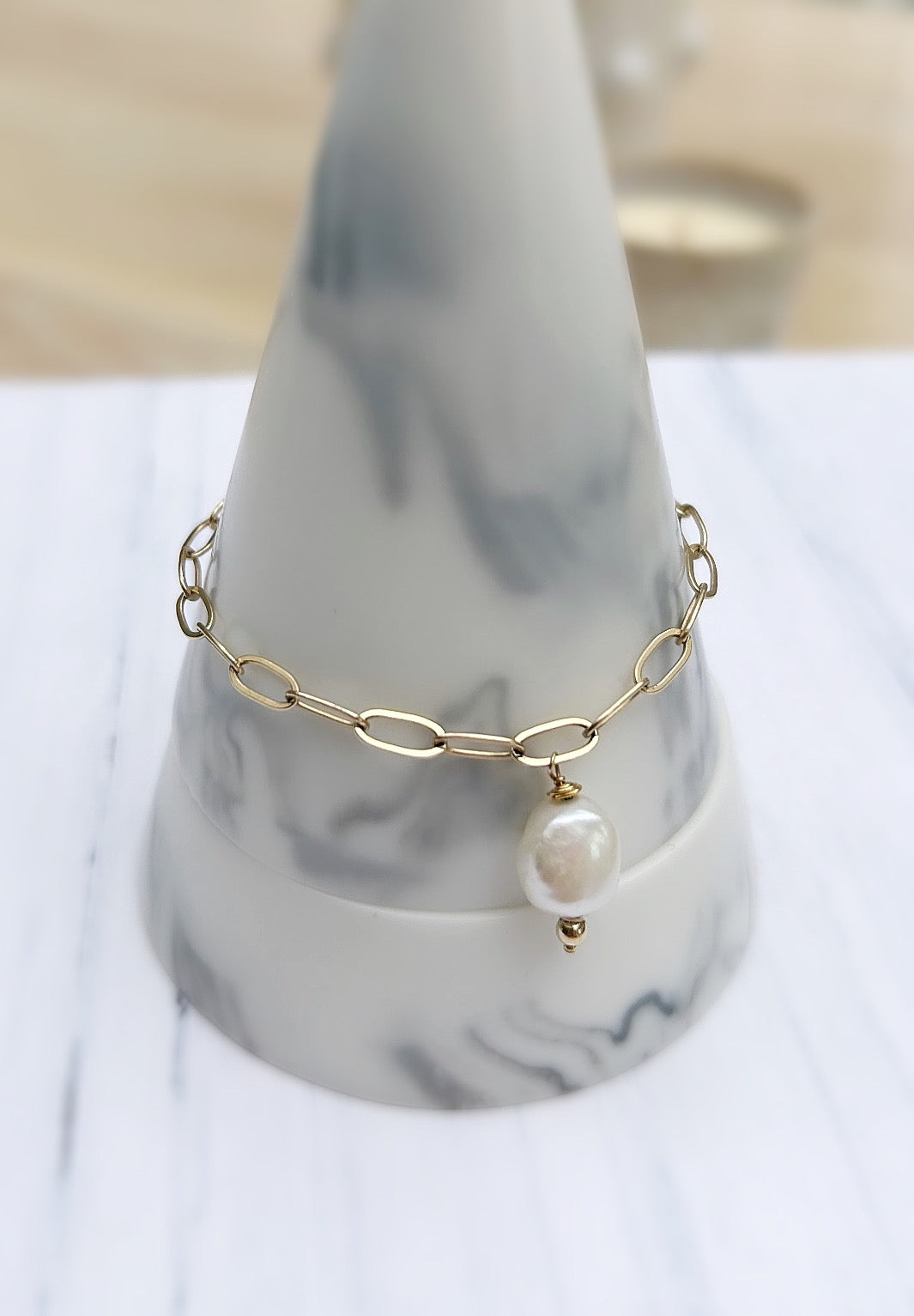 A beautiful large link paperclip/cable chain bracelet with a large baroque Freshwater Pearl