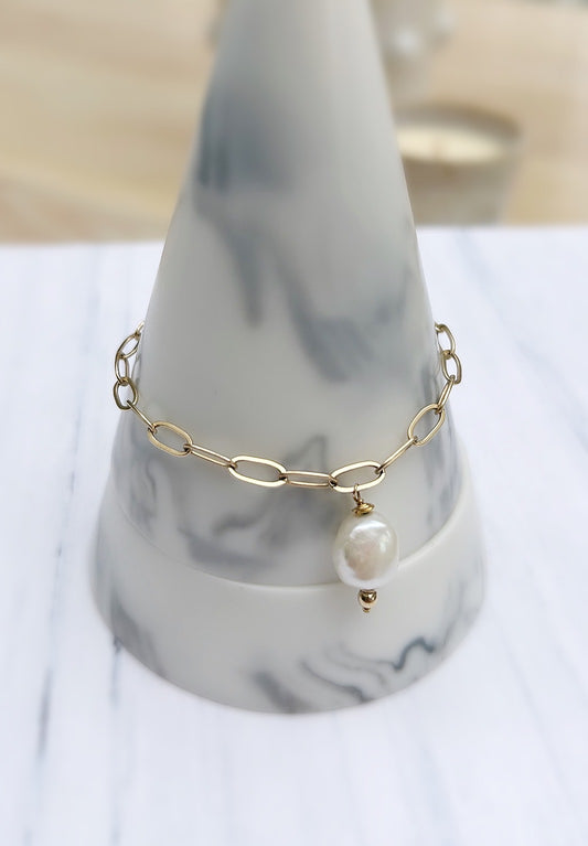 A beautiful large link paperclip/cable chain bracelet with a large baroque Freshwater Pearl