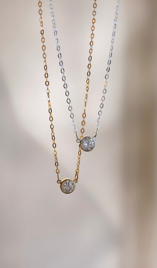 Solitaire necklace