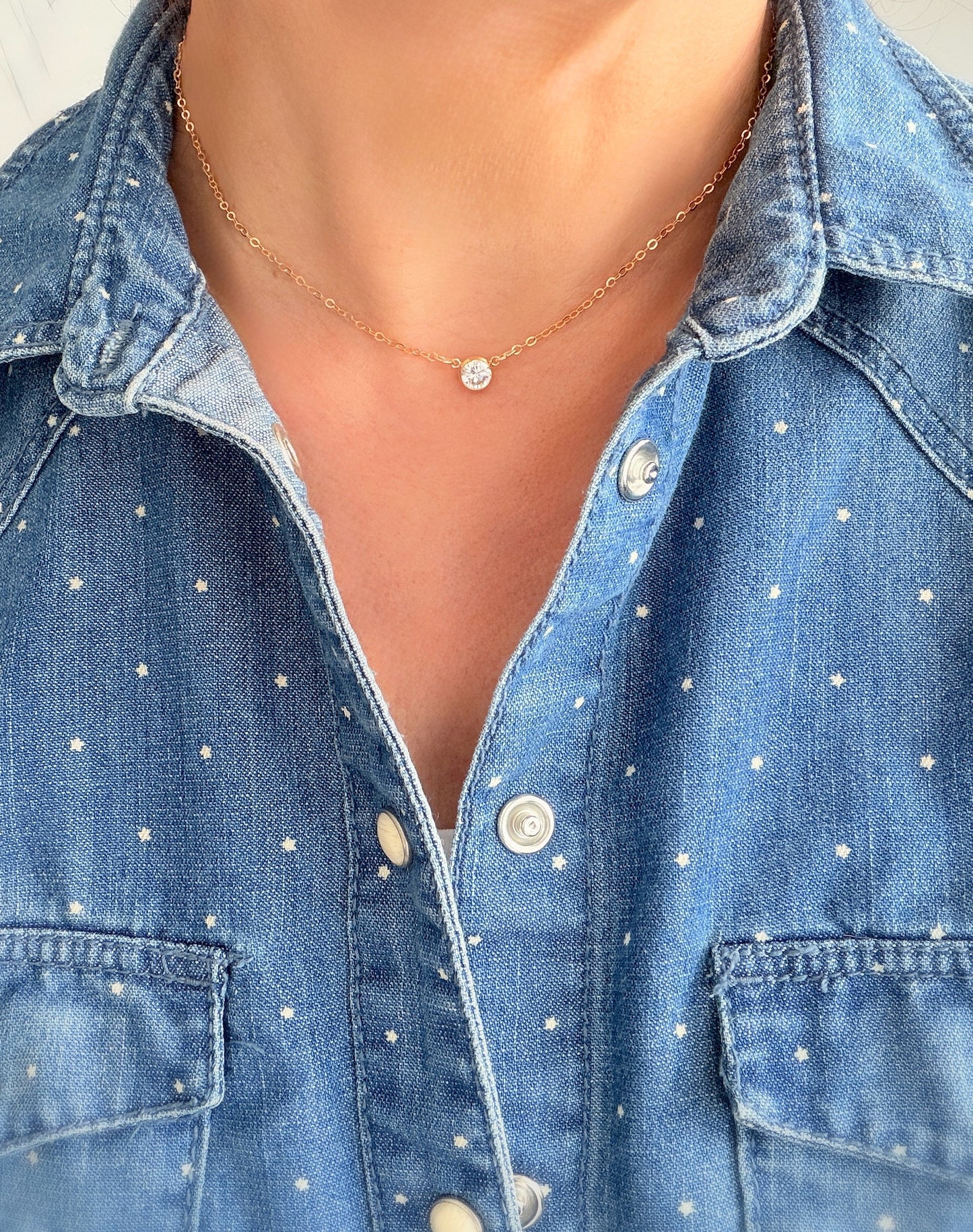 A super sparkly Cubic Zirconia choker style necklace on a 14” gold filled chain, with a 2” extender. The necklace sits just in the nape of the neck and is therefore a perfect necklace for layering up with longer chains.

The beautiful brilliant white CZ stone measures 9.5mm.