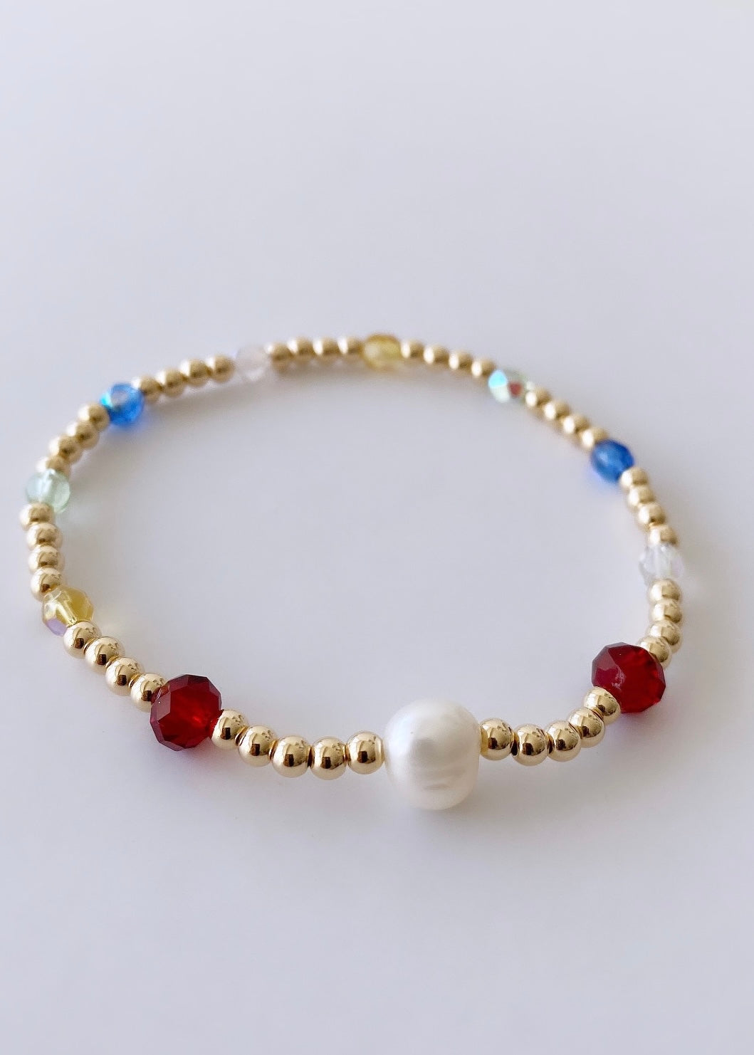 Beautiful Czech glass beaded bracelet with a central Baroque Freshwater Pearl and Swarovski glass Crystal beads