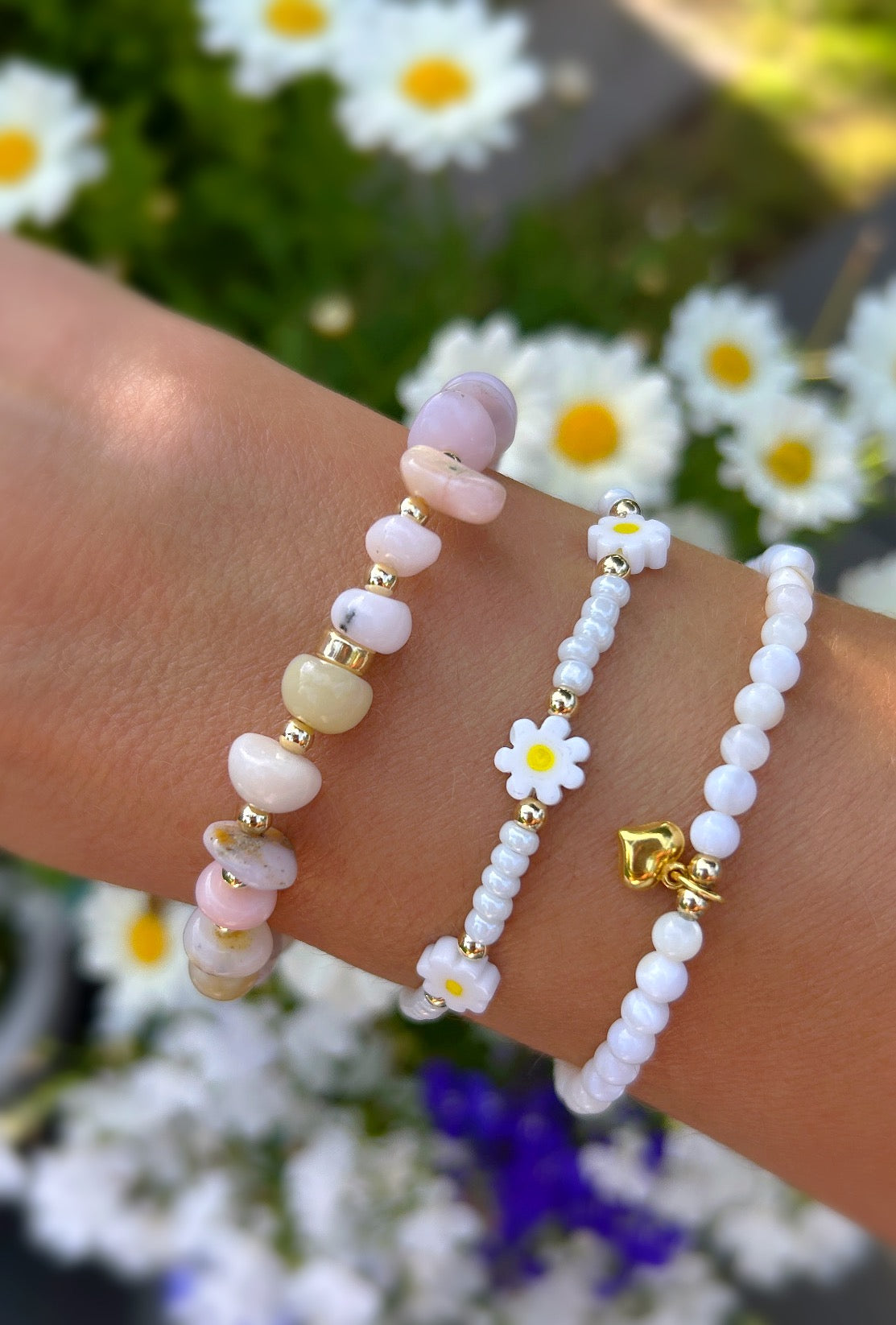 Daisy glass bead bracelet