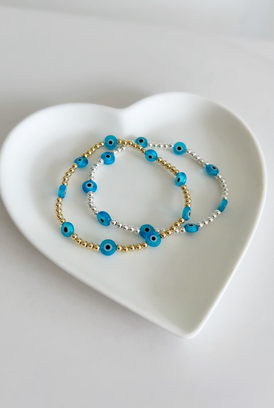 Pretty handmade Murano glass lucky ‘evil’ eye charm bracelet in a Sterling Silver or Gold Filled finish. Choose from either blue or turquoise glass ‘eye’ beads. 