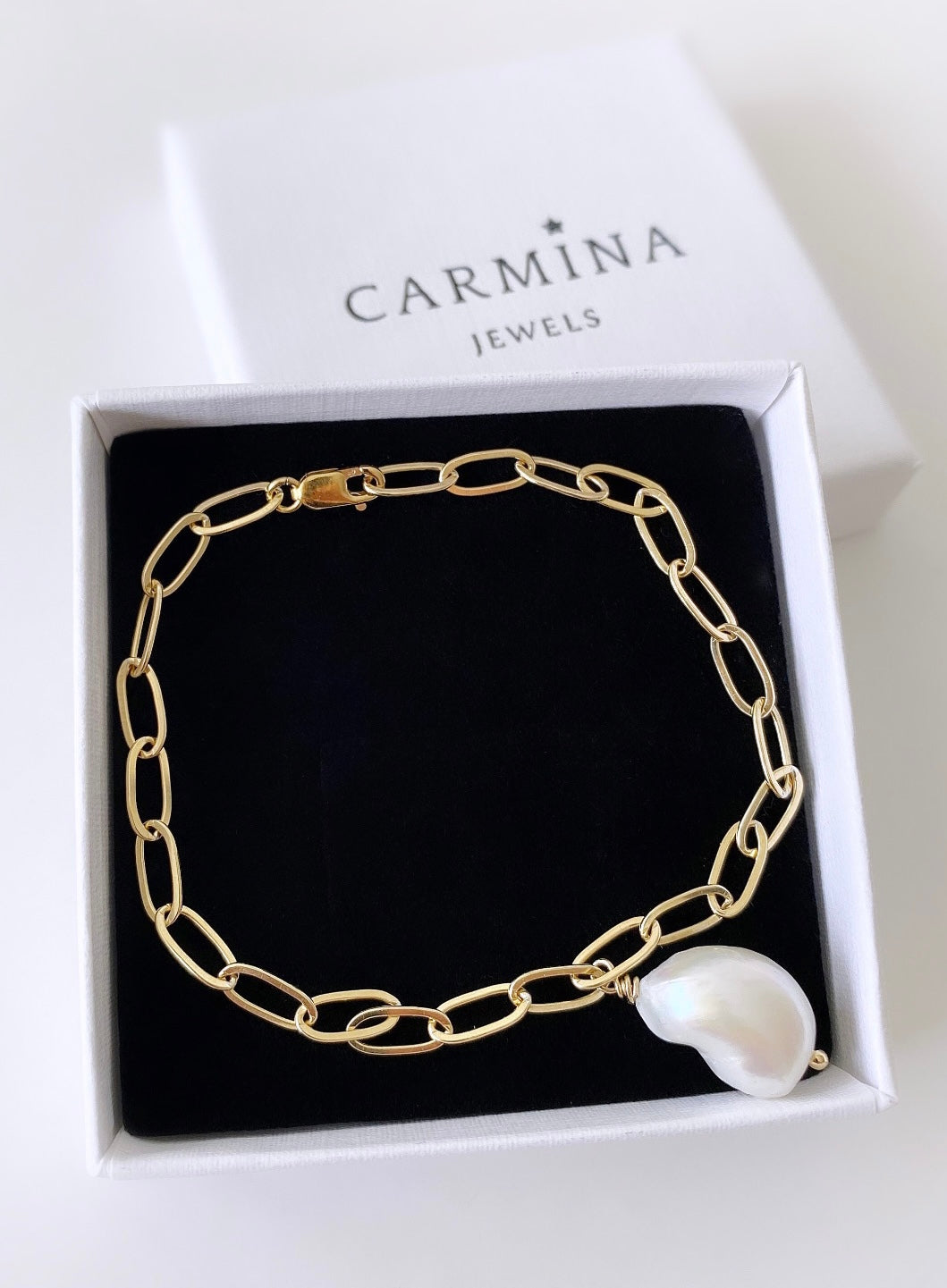 A beautiful large link paperclip/cable chain bracelet with a large baroque Freshwater Pearl