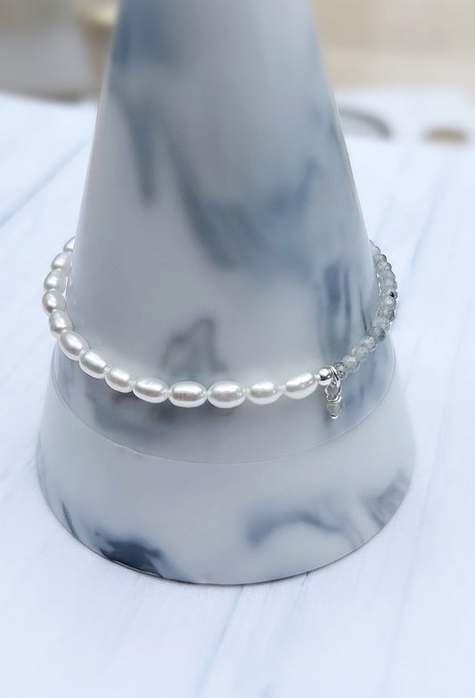A pearl and labradorite bracelet with sterling silver beads