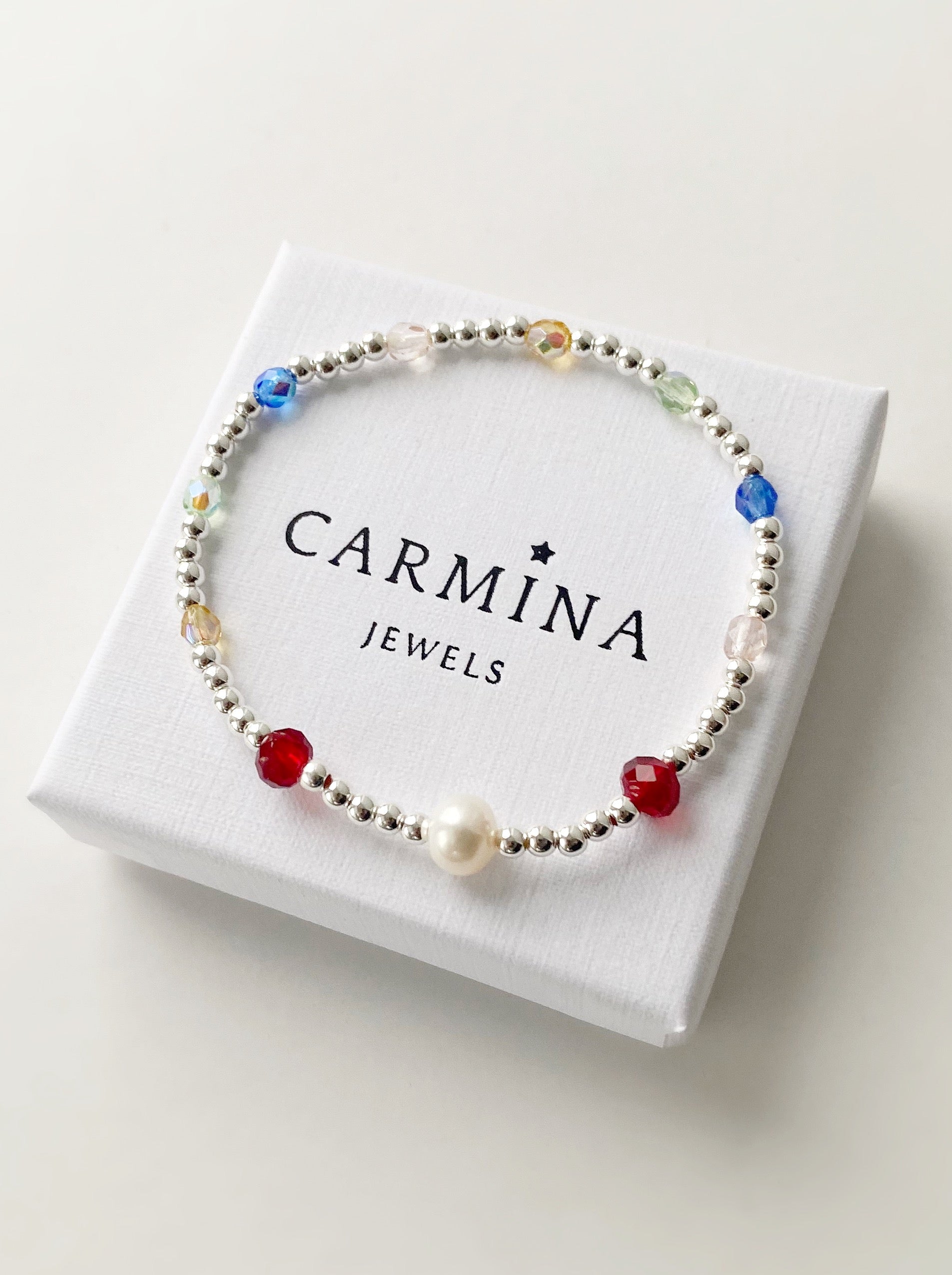 Beautiful Czech glass beaded bracelet with a central Baroque Freshwater Pearl and Swarovski glass Crystal beads
