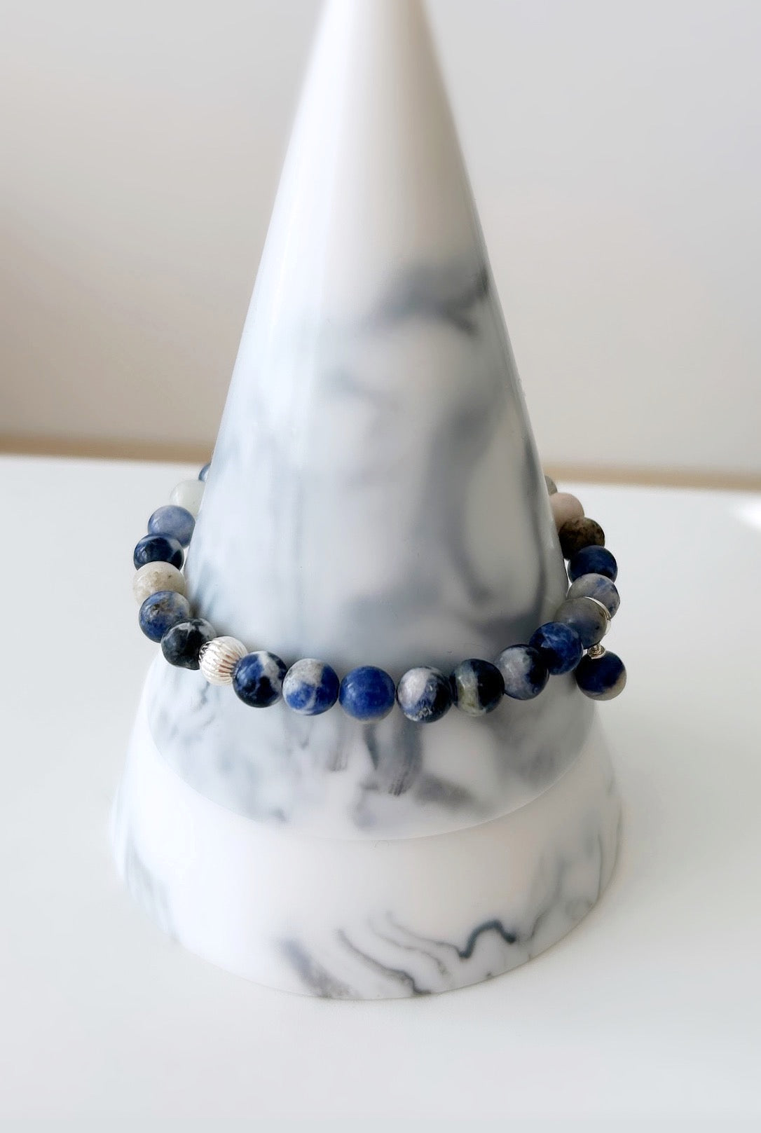 A gorgeous Semi precious beaded Sodalite bracelet on a high quality stretch cord, with a silver corrugated spacer bead and sodalite dangle bead. 
