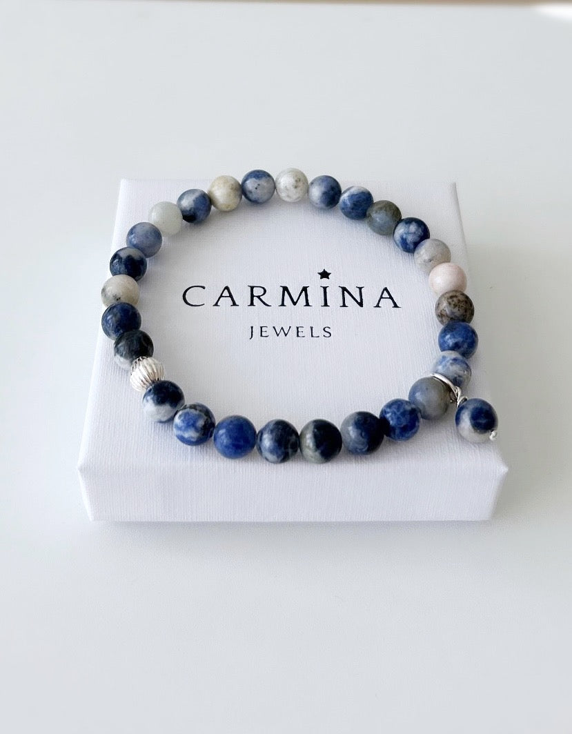 A gorgeous Semi precious beaded Sodalite bracelet on a high quality stretch cord, with a silver corrugated spacer bead and sodalite dangle bead. 
