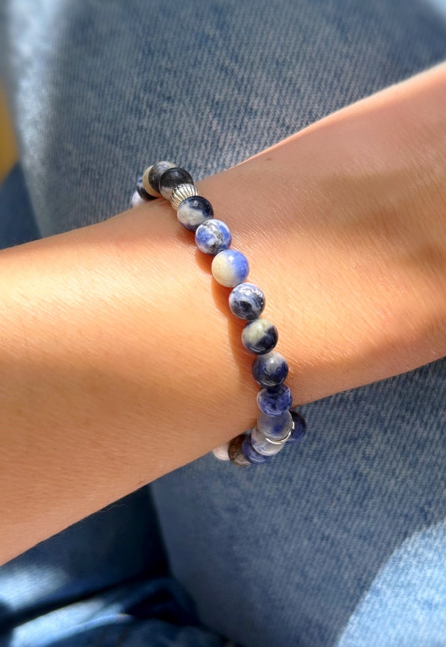 A gorgeous Semi precious beaded Sodalite bracelet on a high quality stretch cord, with a silver corrugated spacer bead and sodalite dangle bead. 
