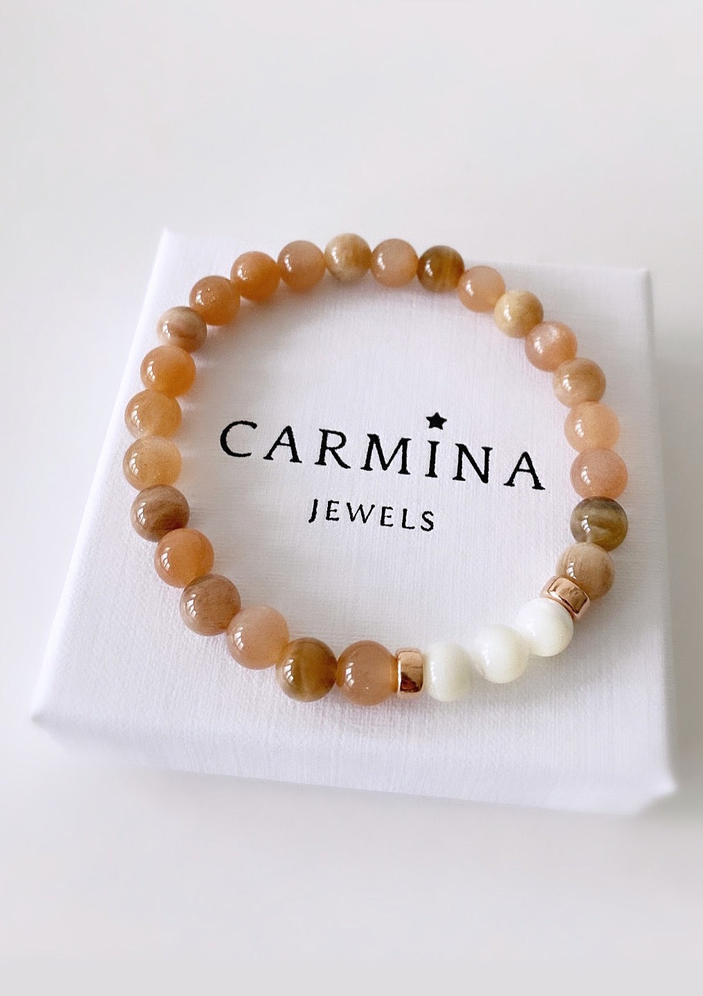 A Sunstone and Mother of Pearl beaded bracelet