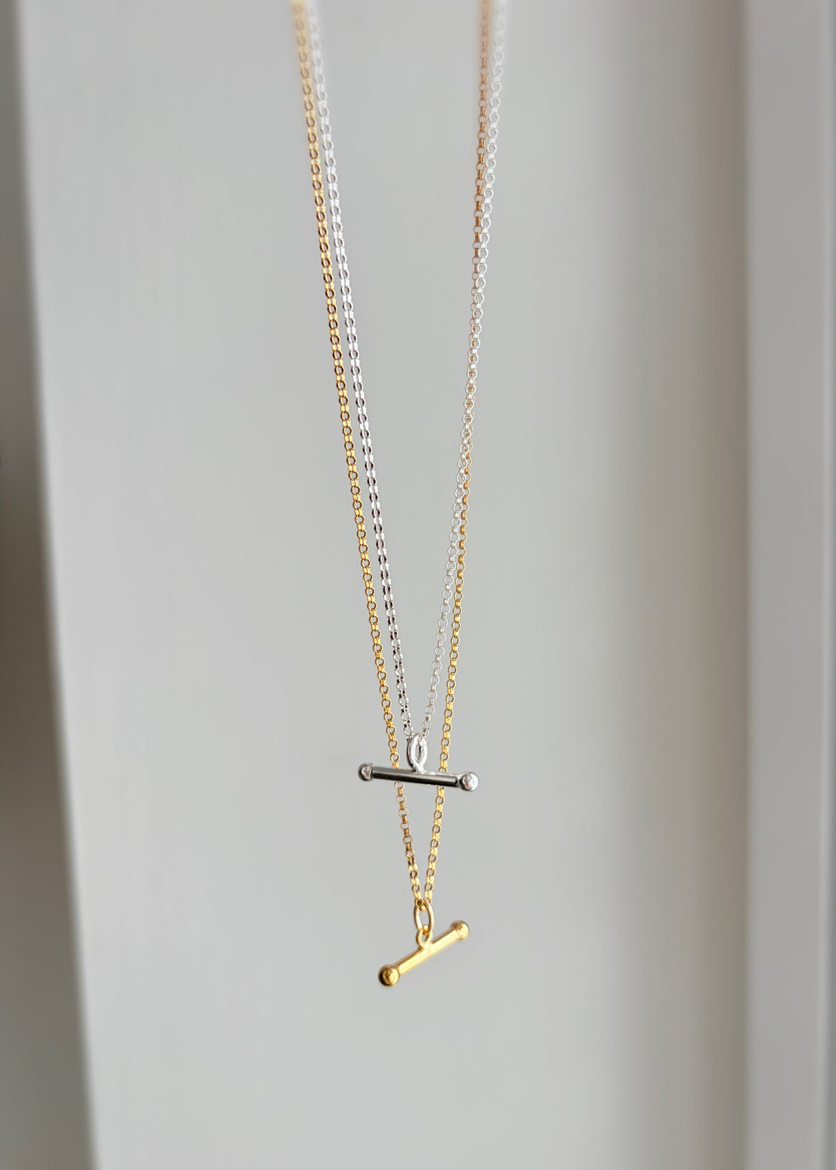 This gorgeous T-Bar necklace is the perfect everyday staple. Featuring a classic T-bar pendant on a delicate belcher/rolo chain, it’s available in your choice of Sterling Silver or Gold Filled.